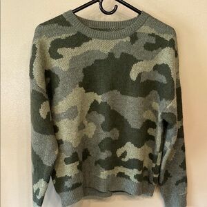 Lucky Brand Green and Gray Camouflage Crew Neck Sweater